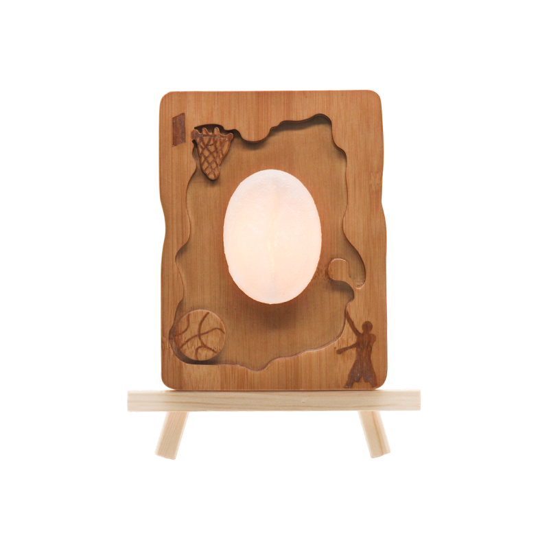 Lampa ealaíne adhmaid faoisimh stíl spóirt gallchnó – gaoth láidir sa tóir ar scáth/solas stua tine gorm